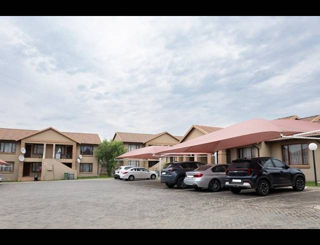 2 BEDROOM TOWNHOUSE FOR SALE IN MEREDALE